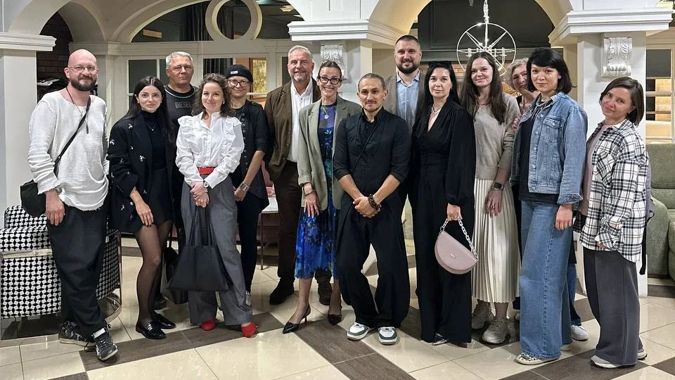 Участники встречи «Нейросети в дизайне интерьера» в салоне «Юнион»