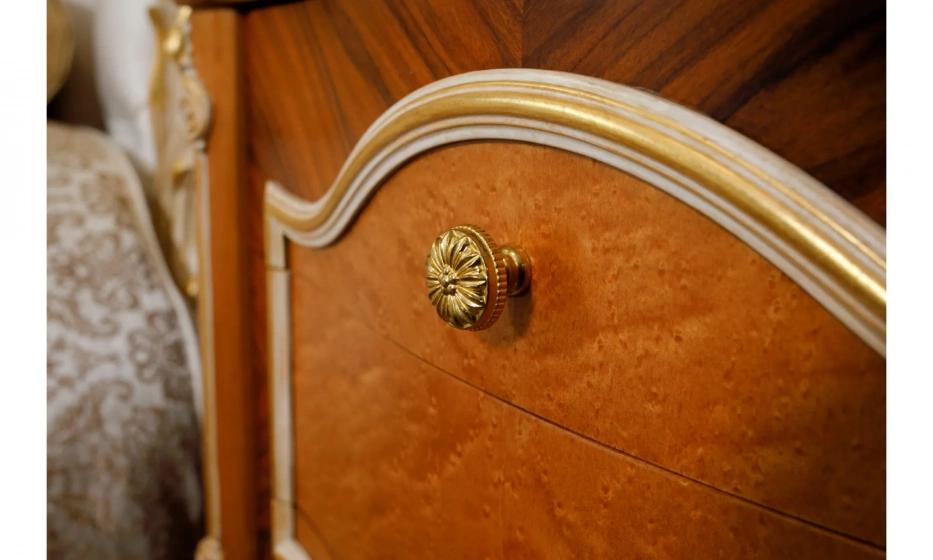 Спальня Rampoldi Комплект: Кровать (Gold Leaf)+2 Тумбы (Walnut+Gold)+Покрывало И Декоративные Подушки - фото 10