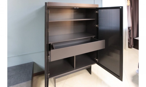 Витрина Saloni Hiro