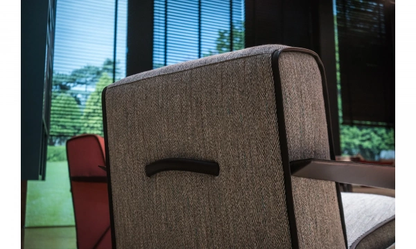 Кресло с карманом Swan Chelsea