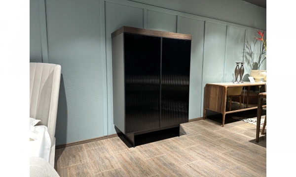 Витрина Saloni Hiro