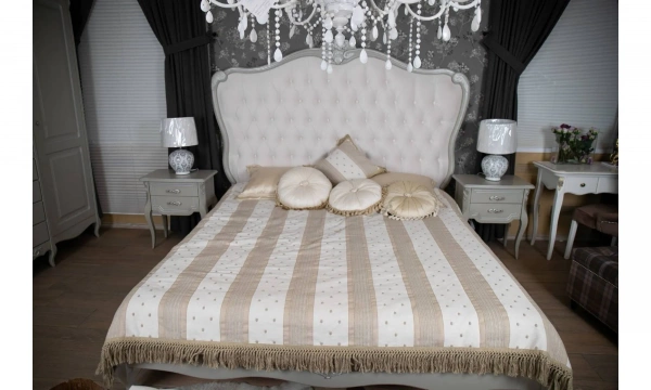 Кровать с мягким изголовьем Kreind