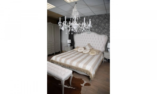 Кровать с мягким изголовьем Kreind