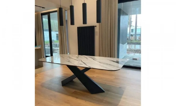 Обеденный стол FACTURE PROJECT ZED