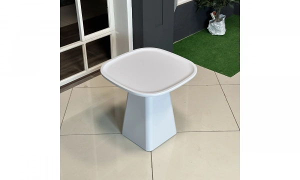 Приставной столик Saloni Chelsea